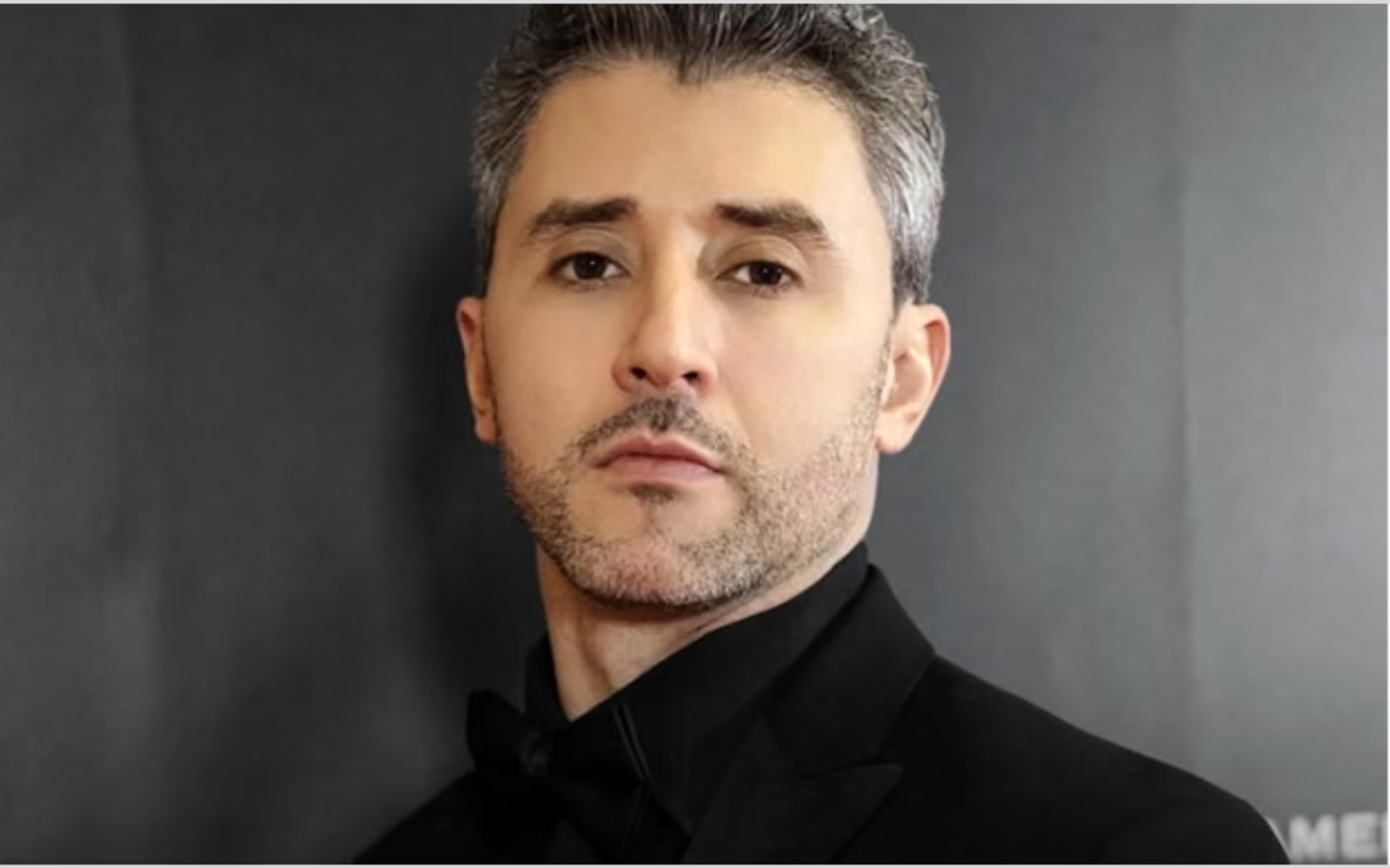 Junior Pena, influenciador brasileiro, em contexto de detenção ou reflexão sobre imigração nos Estados Unidos.