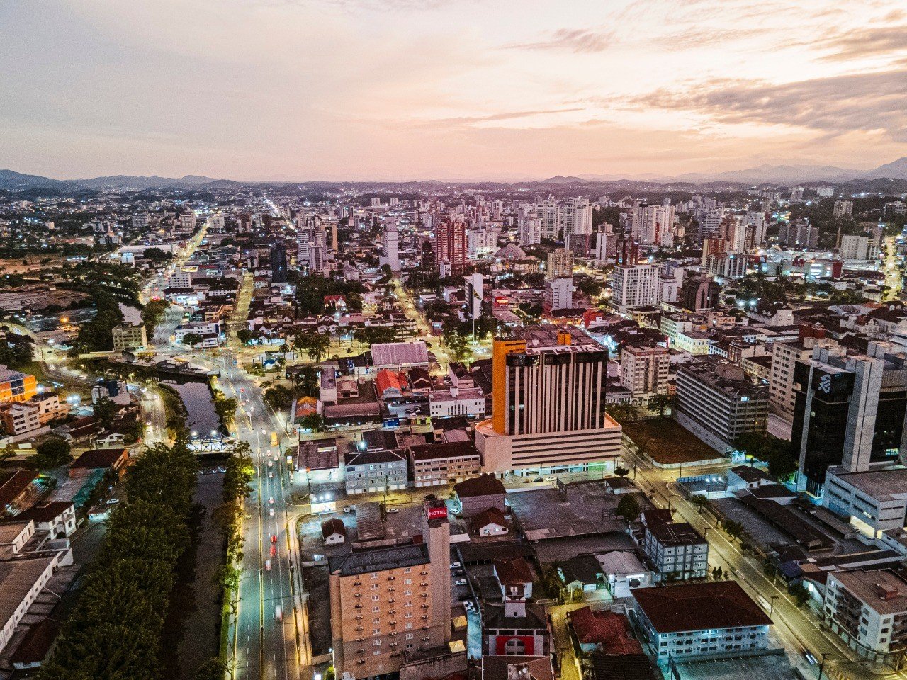 Hotel-fazenda de Joinville é condenado a pagar R$ 6 mil por exigir participação de funcionária em retiros religiosos - Imagem do artigo