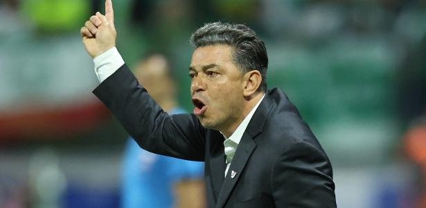 AUF avalia Marcelo Gallardo para substituir Bielsa após queda na Copa de 2026 - Imagem do artigo