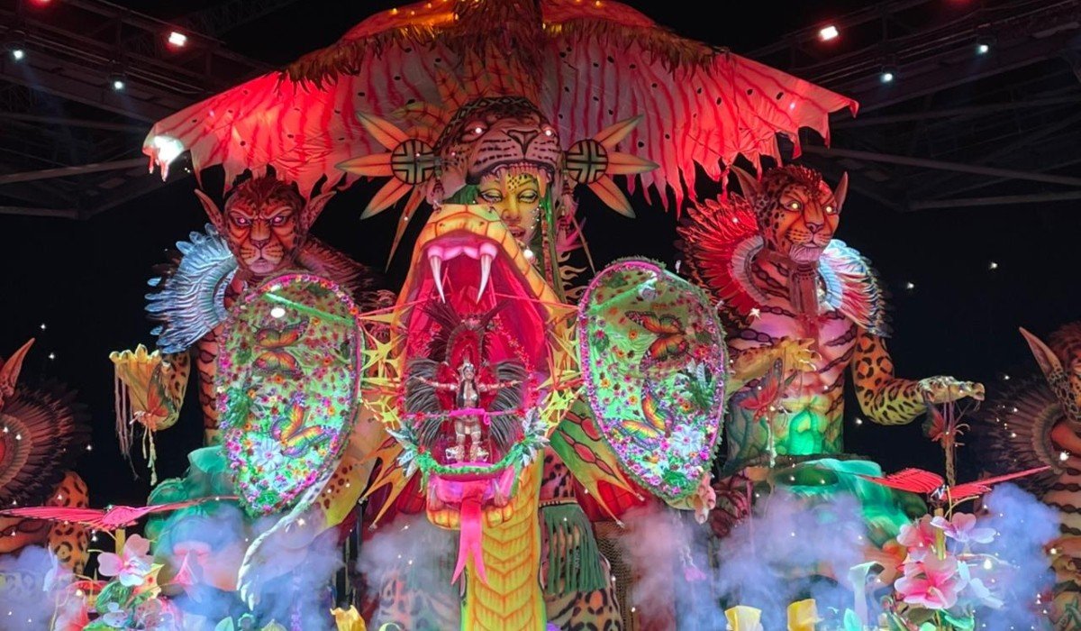 Isabelle Nogueira encarna onça Kamara na segunda noite do 59º Festival de Parintins - Imagem do artigo