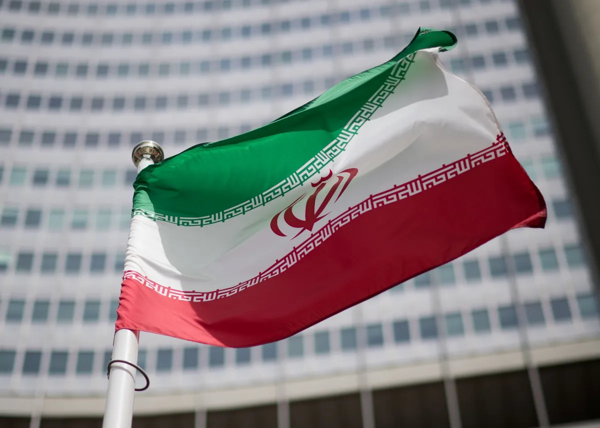 Irã reconhece ofensiva com mísseis e drones contra bases dos EUA no Kuwait e no Bahrein - Imagem do artigo
