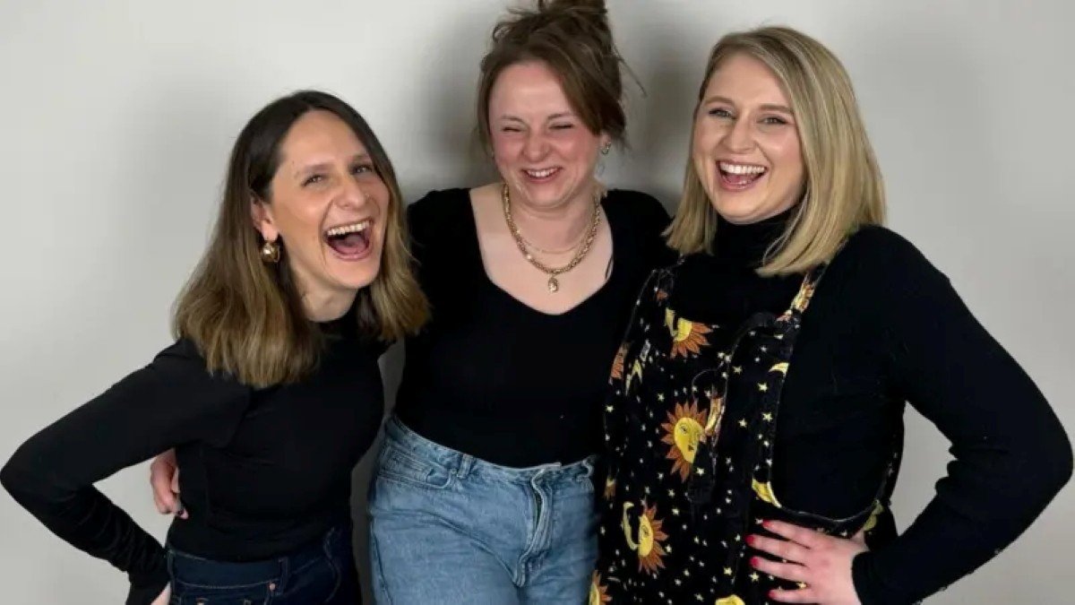 Britânicas se encontram na vida adulta e confirmam ser filhas do mesmo doador de esperma - Imagem do artigo