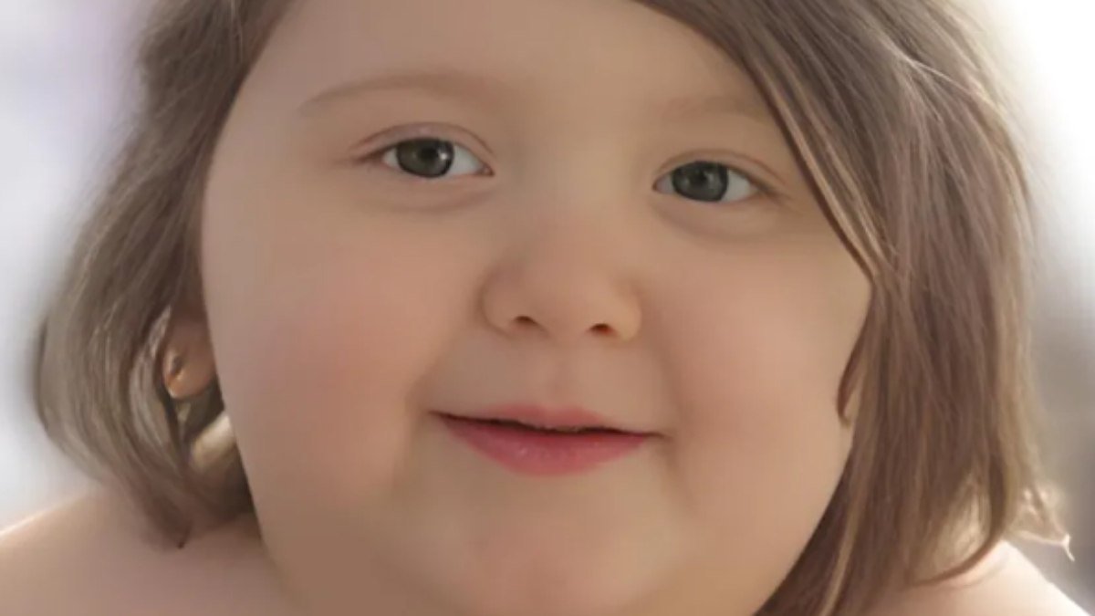 Menino de 7 anos morre com 115 kg em Michigan; pais são indiciados por homicídio - Imagem do artigo