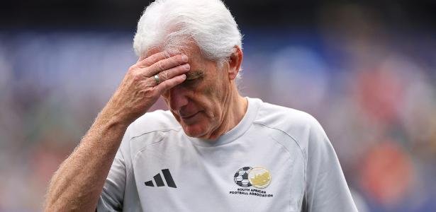 Técnico sul-africano responsabiliza clubes após queda na Copa: “faltou força e velocidade” - Imagem do artigo