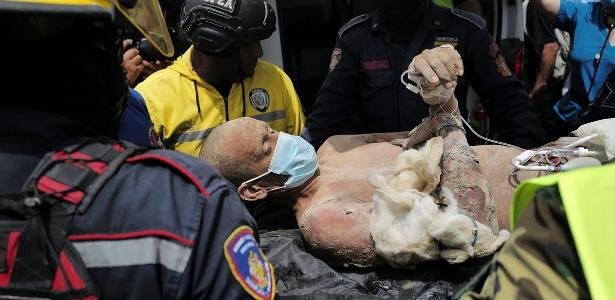 Pai e filho são resgatados com vida quatro dias após terremotos na Venezuela - Imagem do artigo
