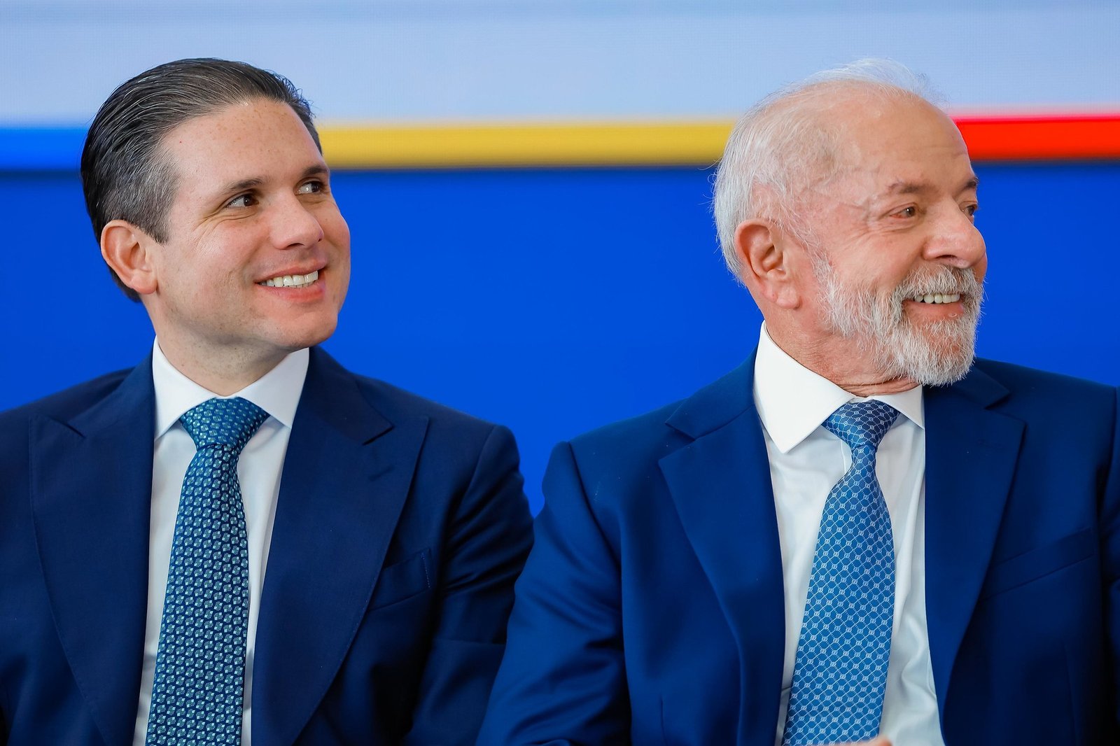 Lula entrega projeto à Câmara para elevar teto do MEI a R$ 140 mil até 2028 - Imagem do artigo