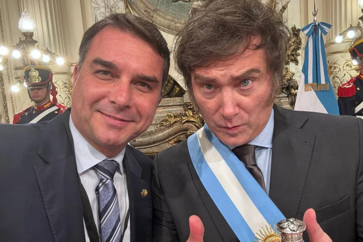 Flávio Bolsonaro promete reaproximação com a Argentina e adesão aos Acordos de Isaac em 2027 - Imagem do artigo