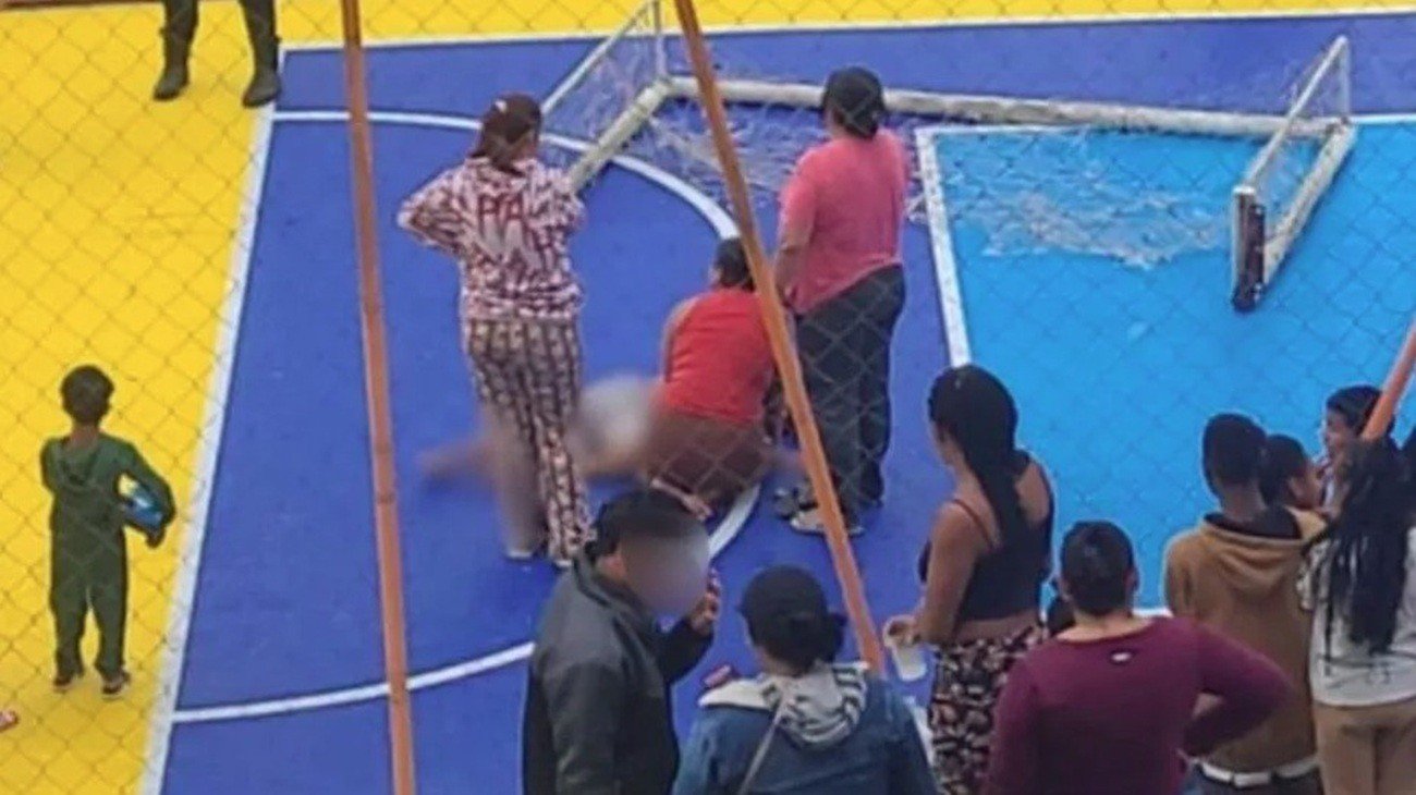 Menino de 10 anos morre após ser atingido por trave em quadra esportiva de Itajaí - Imagem do artigo