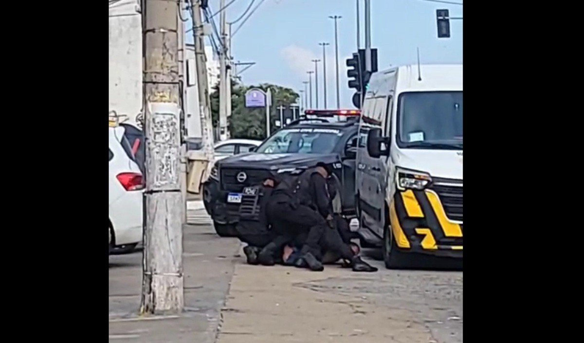 Homem é detido após ameaçar e agredir guardas municipais em Cabo Frio - Imagem do artigo