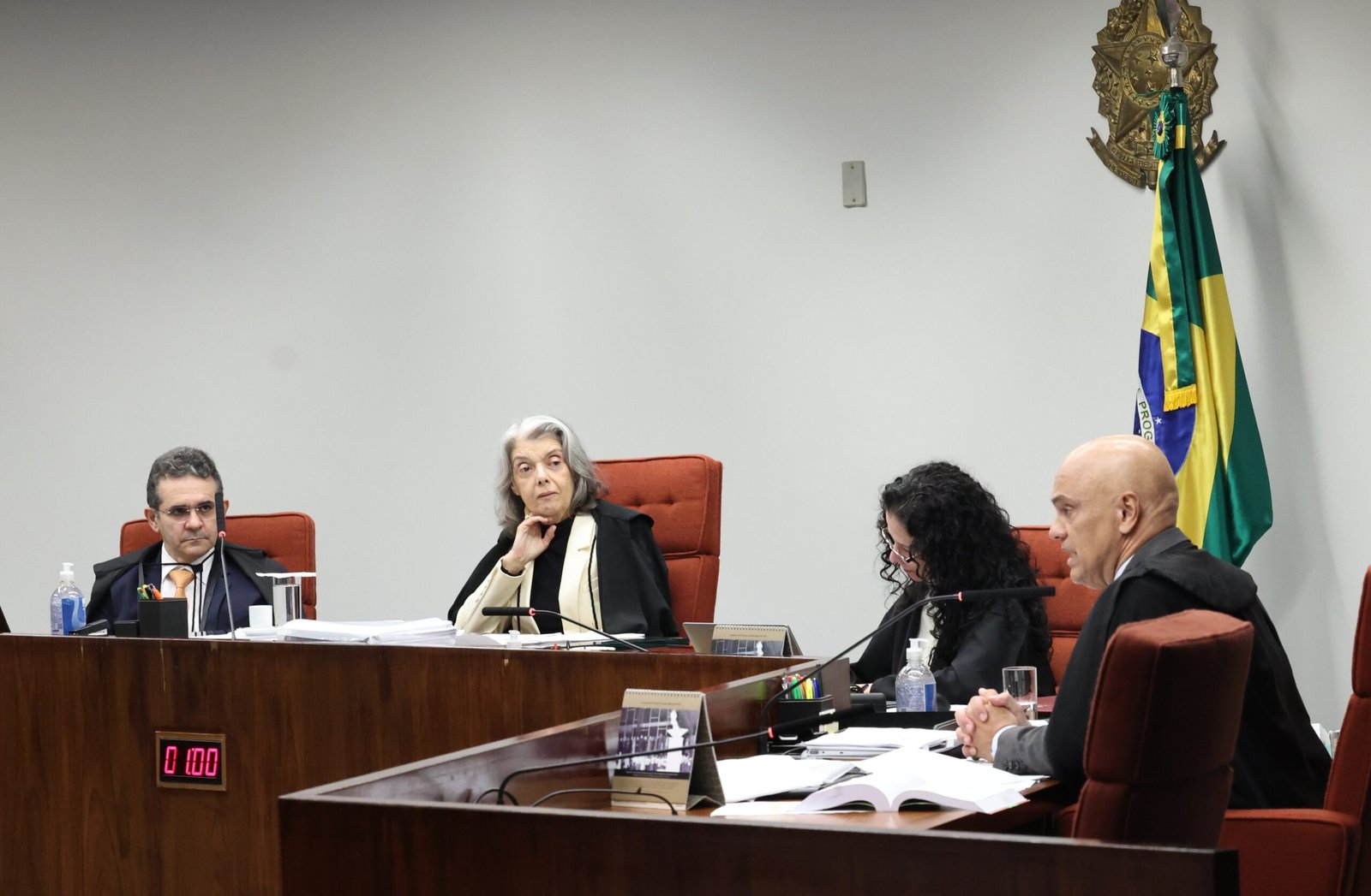 STF aprova pagamento restrito de penduricalhos a magistrados após voto de Cármen Lúcia - Imagem do artigo
