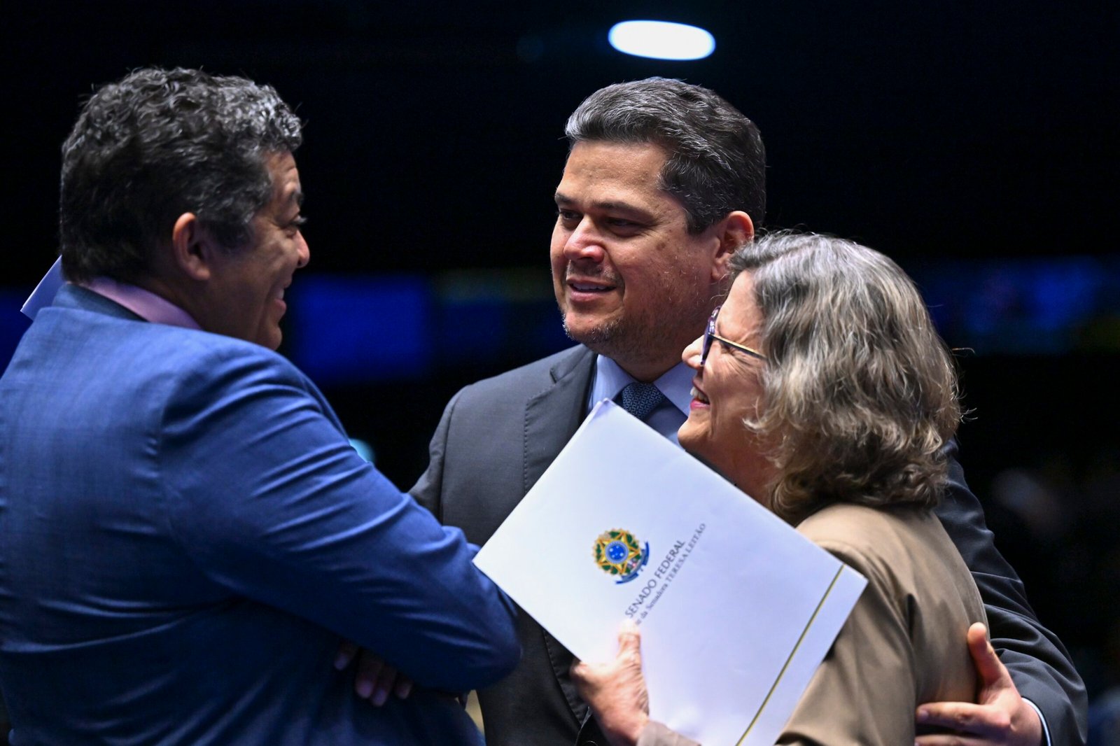 Alcolumbre reúne centrais sindicais e aliados do governo para tratar da PEC que extingue a escala 6×1 - Imagem do artigo