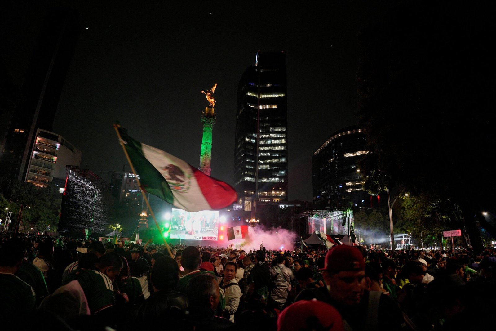 Três pessoas morrem asfixiadas durante comemoração da classificação do México na Copa - Imagem do artigo