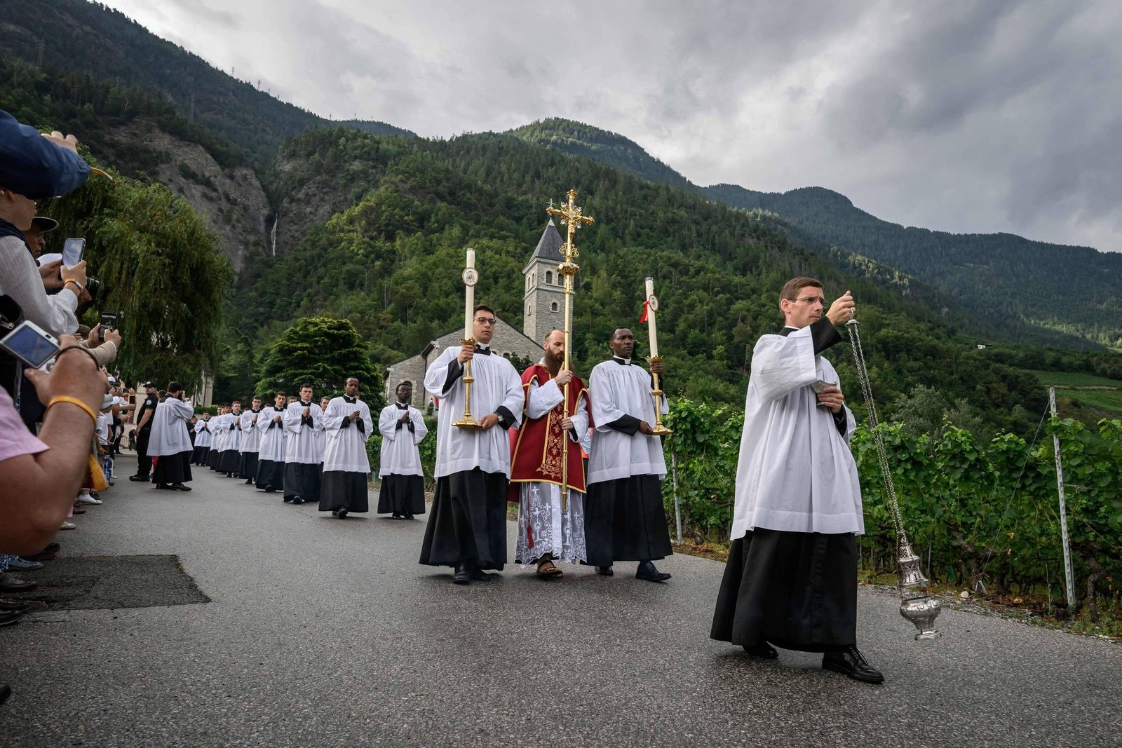 Grupo ultratradicionalista ignora Vaticano e consagra quatro bispos na Suíça - Imagem do artigo