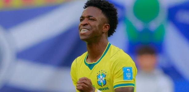 Romário revê críticas e elogia Vini Jr. por desempenho na Copa: “Calou minha boca” - Imagem do artigo
