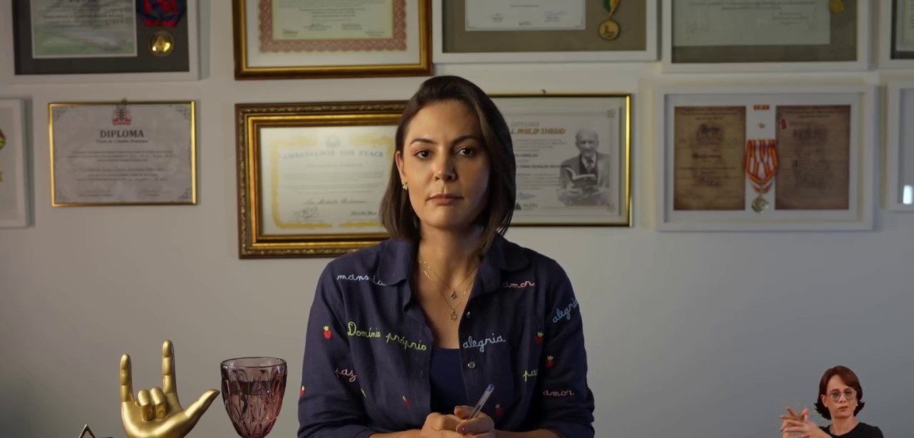 Disputa entre Michelle e Flávio Bolsonaro pressiona PL por maior espaço feminino, aponta podcast - Imagem do artigo
