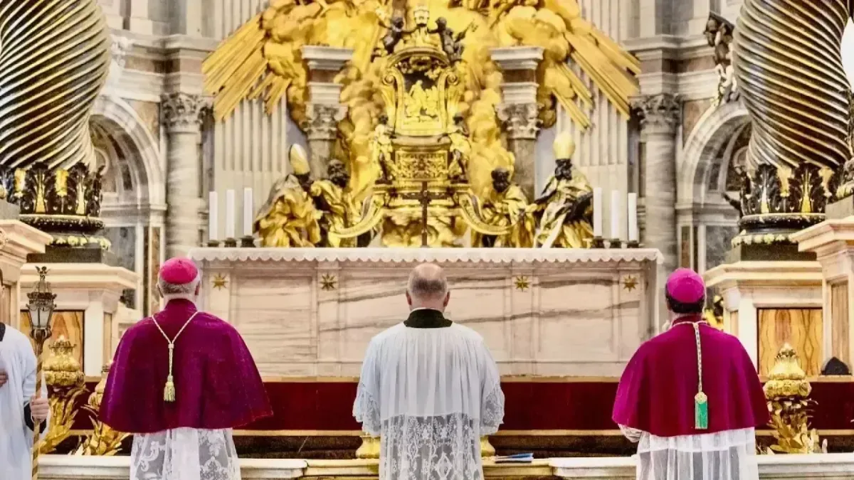 Vaticano excomunga seis bispos e declara cisma em grupo católico ultratradicionalista - Imagem do artigo