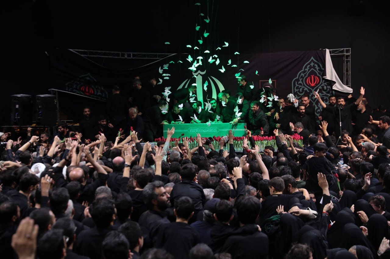 Irã inicia três dias de funeral para Ali Khamenei quatro meses após sua morte - Imagem do artigo