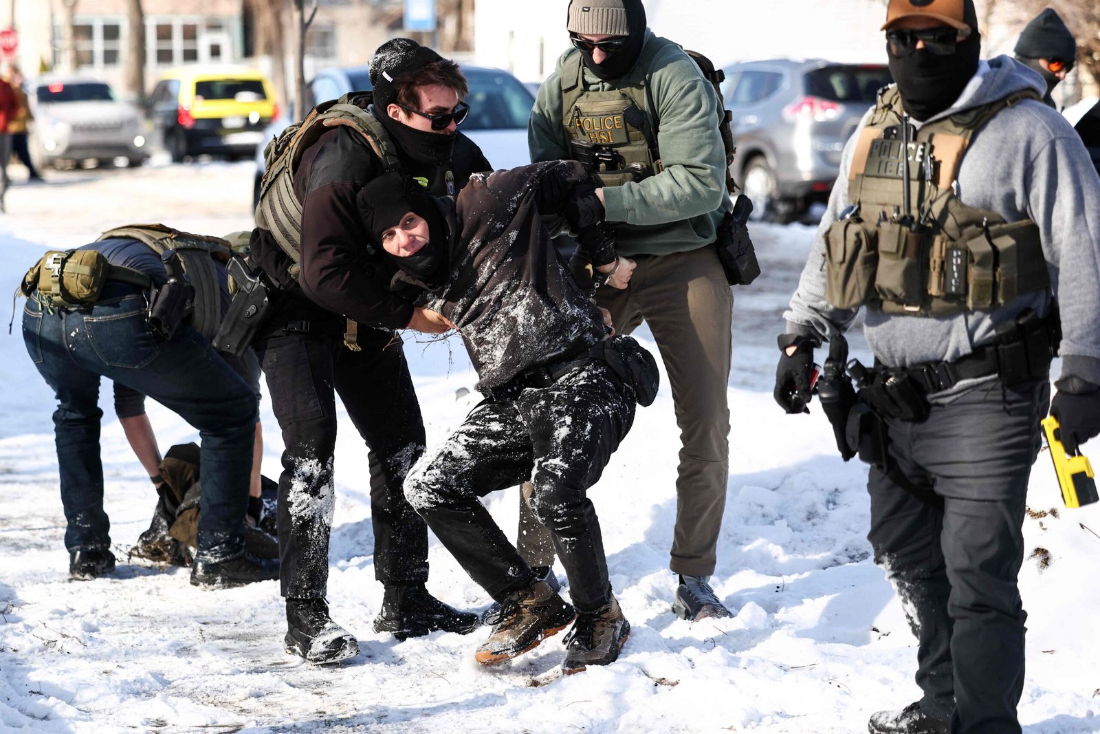 EUA: ICE prende mais de 10 mil imigrantes em cinco dias e dobra ritmo diário de detenções - Imagem do artigo