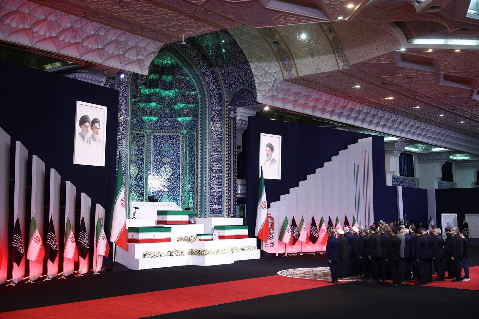 Cerimônia privada inicia funeral de Ali Khamenei em Teerã - Imagem do artigo