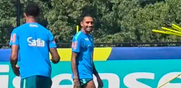 Raphinha volta a treinar com chuteiras e anima seleção antes das oitavas de final - Imagem do artigo