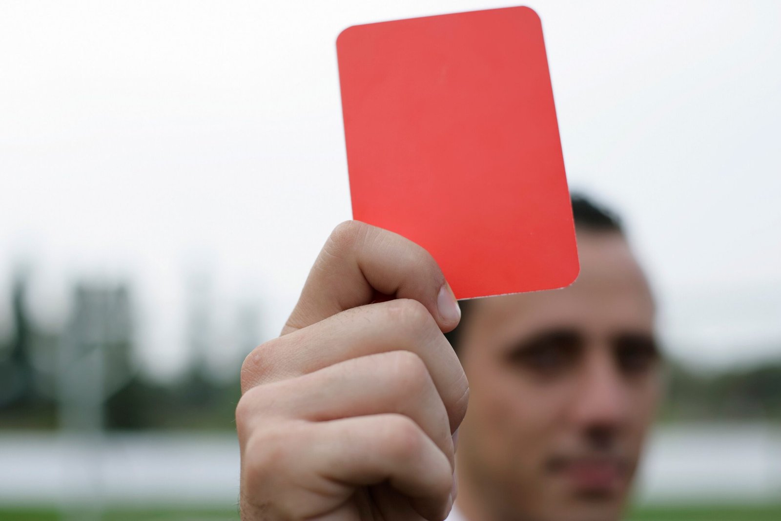 Calor intenso faz número de cartões cair no futebol amador alemão, aponta estudo - Imagem do artigo