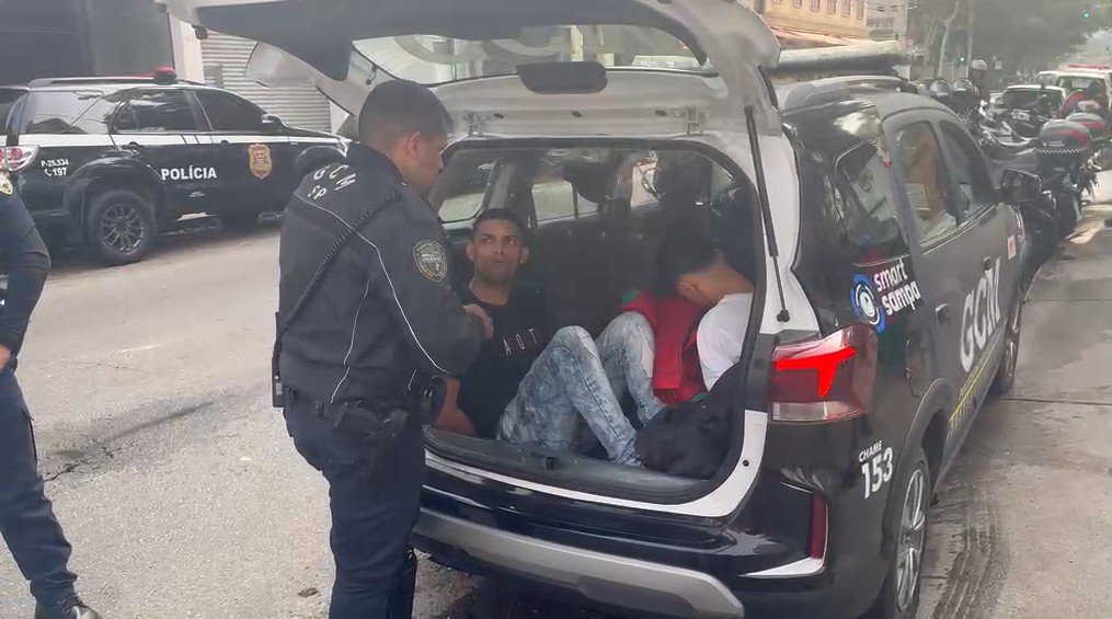 GCM detém dois homens por suspeita de roubo de celulares com moto na Avenida Paulista - Imagem do artigo