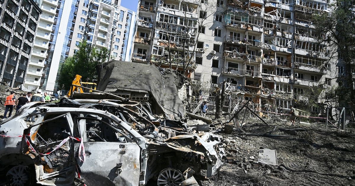 Ataque russo em Kiev mata 30 pessoas e expõe dificuldade ucraniana para interceptar drones a jato - Imagem do artigo