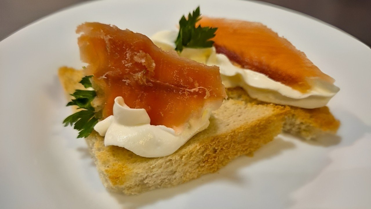 Chef ensina gravlax, salmão curado típico dos países nórdicos, para servir durante Brasil x Noruega - Imagem do artigo