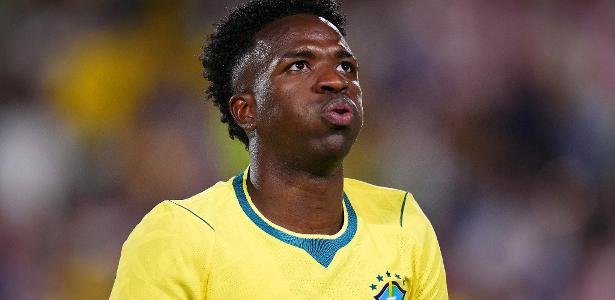 Comentarista norueguês propõe banco para Sørloth e marcação dobrada em Vinícius Júnior - Imagem do artigo