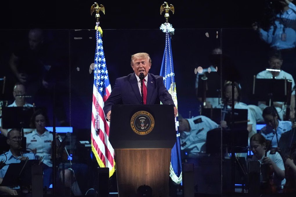 Em discurso adiado por tempestade, Trump celebra 250 anos dos EUA e volta a atacar “comunistas” - Imagem do artigo