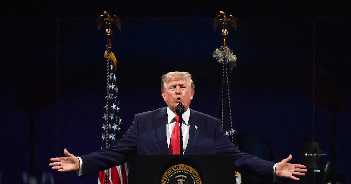 Trump exalta militares, ataca comunismo e pede mudança eleitoral em cerimônia dos 250 anos dos EUA - Imagem do artigo