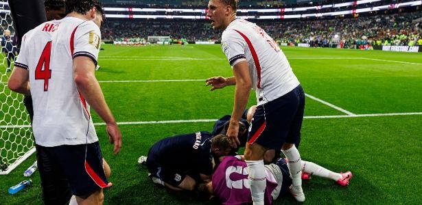 Jordan Henderson sofre lesão no pulso ao celebrar classificação da Inglaterra e vai ao hospital - Imagem do artigo
