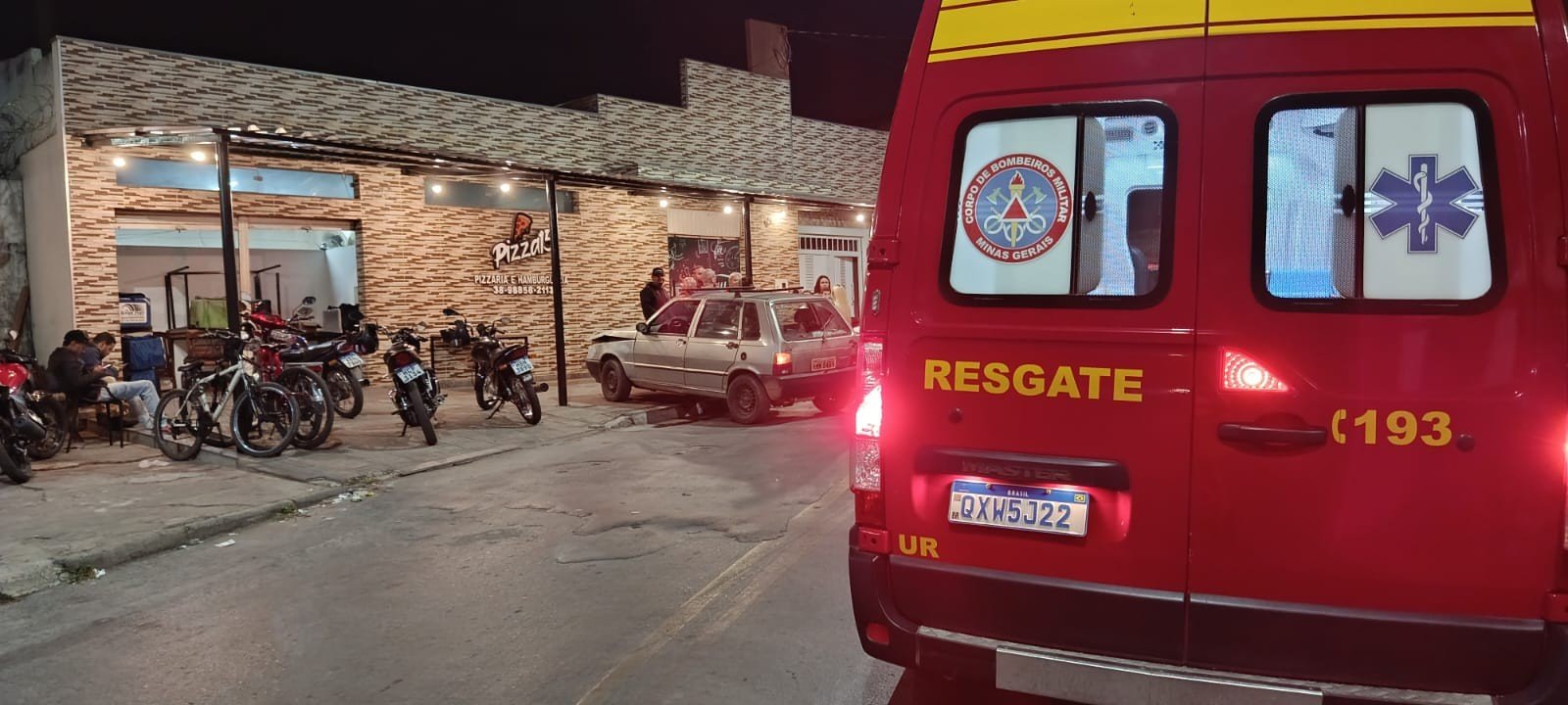 Moradores cobram mudanças viárias após carro invadir pizzaria e deixar um morto em Montes Claros - Imagem do artigo