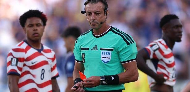 Árbitro brasileiro Raphael Claus vira alvo de críticas de Trump após expulsão na Copa - Imagem do artigo