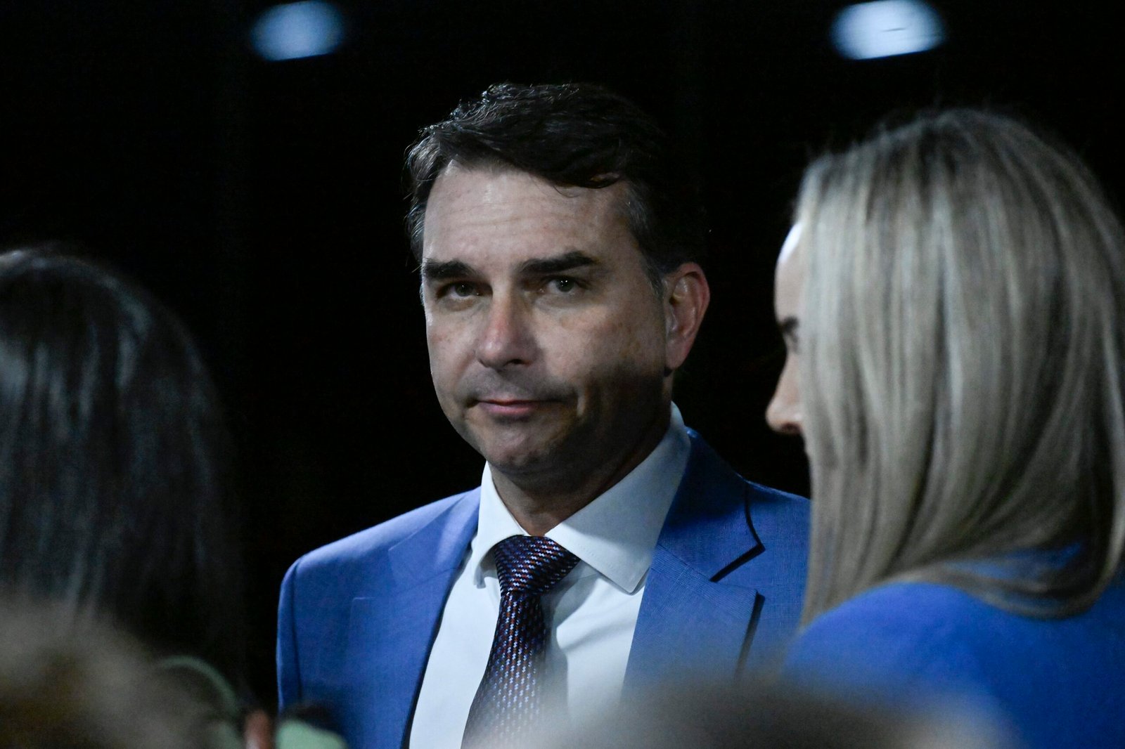 Divisões internas e críticas estratégicas pressionam pré-campanha de Flávio Bolsonaro - Imagem do artigo