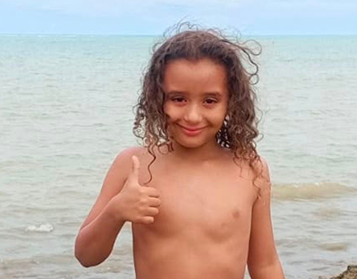 Menino de 6 anos é achado morto em terreno baldio na Cidade Universitária, em Maceió - Imagem do artigo