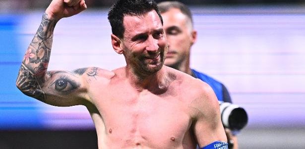 Messi chora após liderar virada da Argentina sobre o Egito na Copa - Imagem do artigo