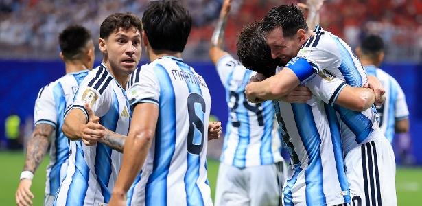 Argentina vira sobre o Egito após gol anulado pelo VAR e garante triunfo por 3 a 2 - Imagem do artigo