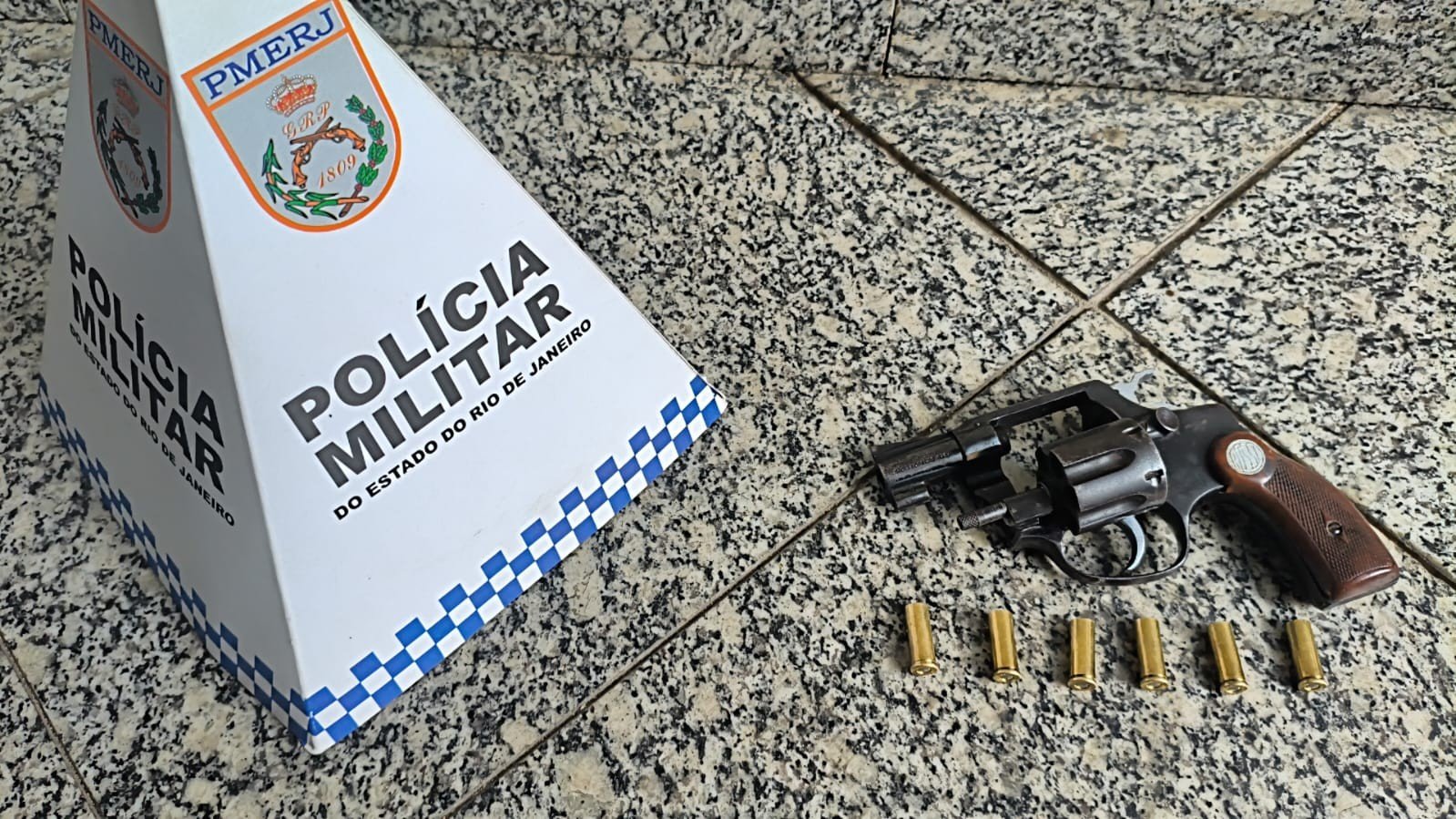Dois homens são detidos com revólver na BR-393, em Barra do Piraí - Imagem do artigo
