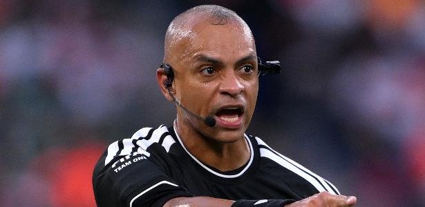 Wilton Pereira Sampaio é cotado para apitar semifinal ou final da Copa do Mundo - Imagem do artigo