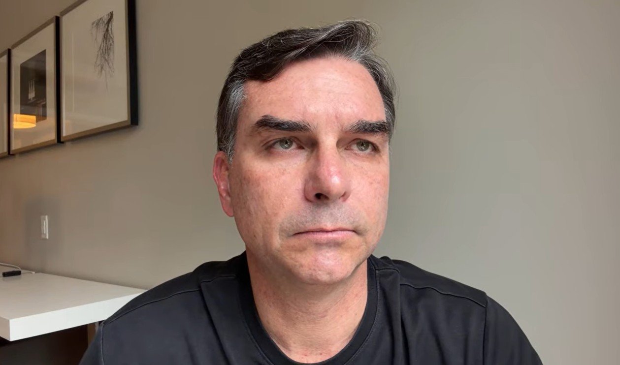 Valdemar Costa Neto afirma que veto de Moraes a visitas impulsionará Flávio Bolsonaro nas pesquisas - Imagem do artigo