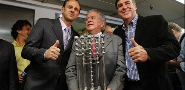 Justiça de SP revoga entrega da Taça das Bolinhas ao São Paulo e mantém troféu na Caixa - Imagem do artigo