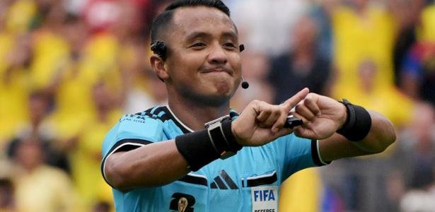 Árbitro que estreou “Lei Vini Jr.” comandará França x Espanha na semifinal - Imagem do artigo