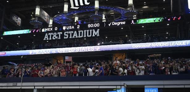 Estádio AT&T, em Dallas, exibe falhas de visibilidade e cobertura que contrariariam exigências de Copas anteriores - Imagem do artigo