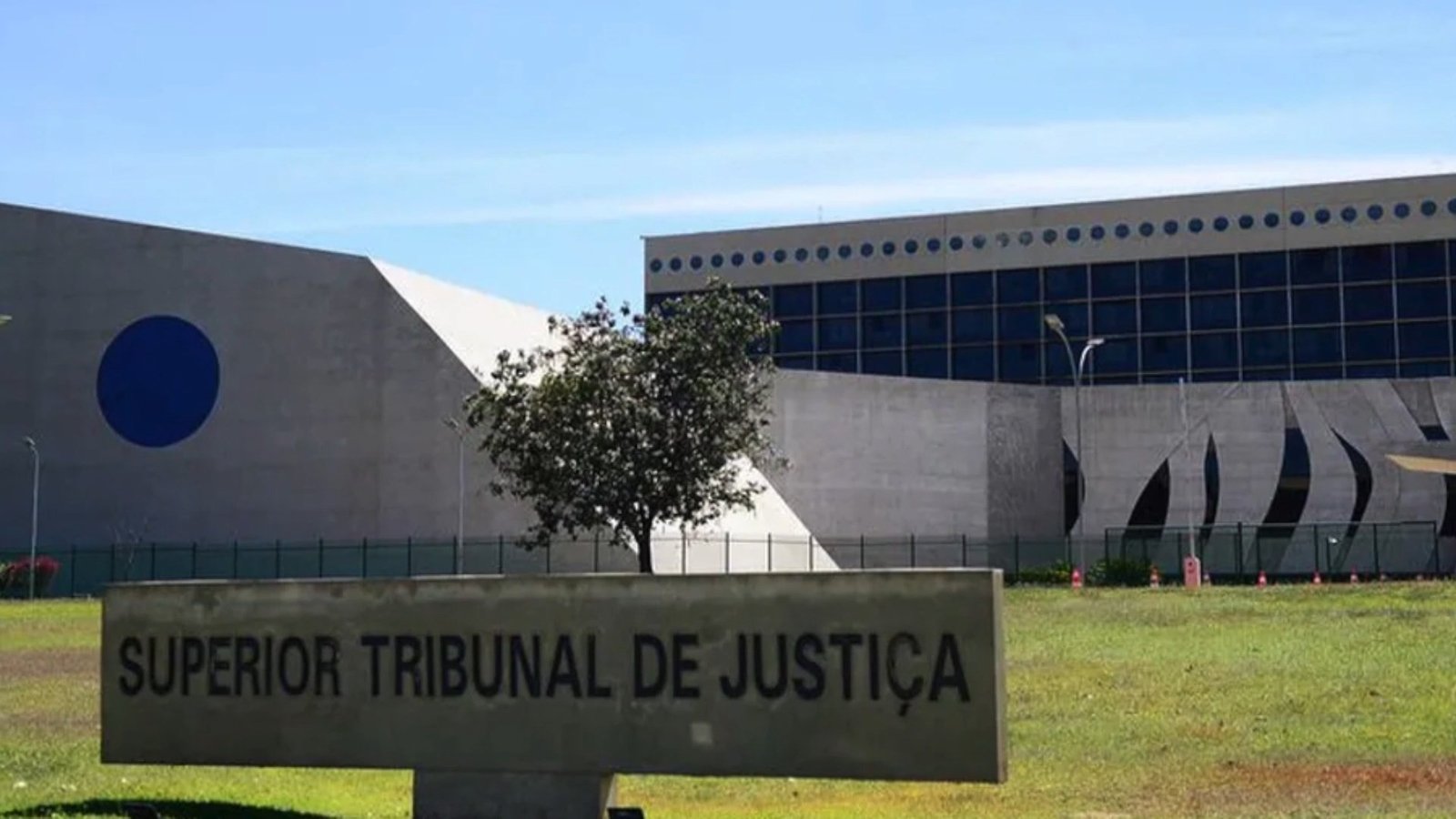 Câmara aprova proposta que cria filtro para recursos ao STJ e autoriza suspensão de processos por até um ano - Imagem do artigo