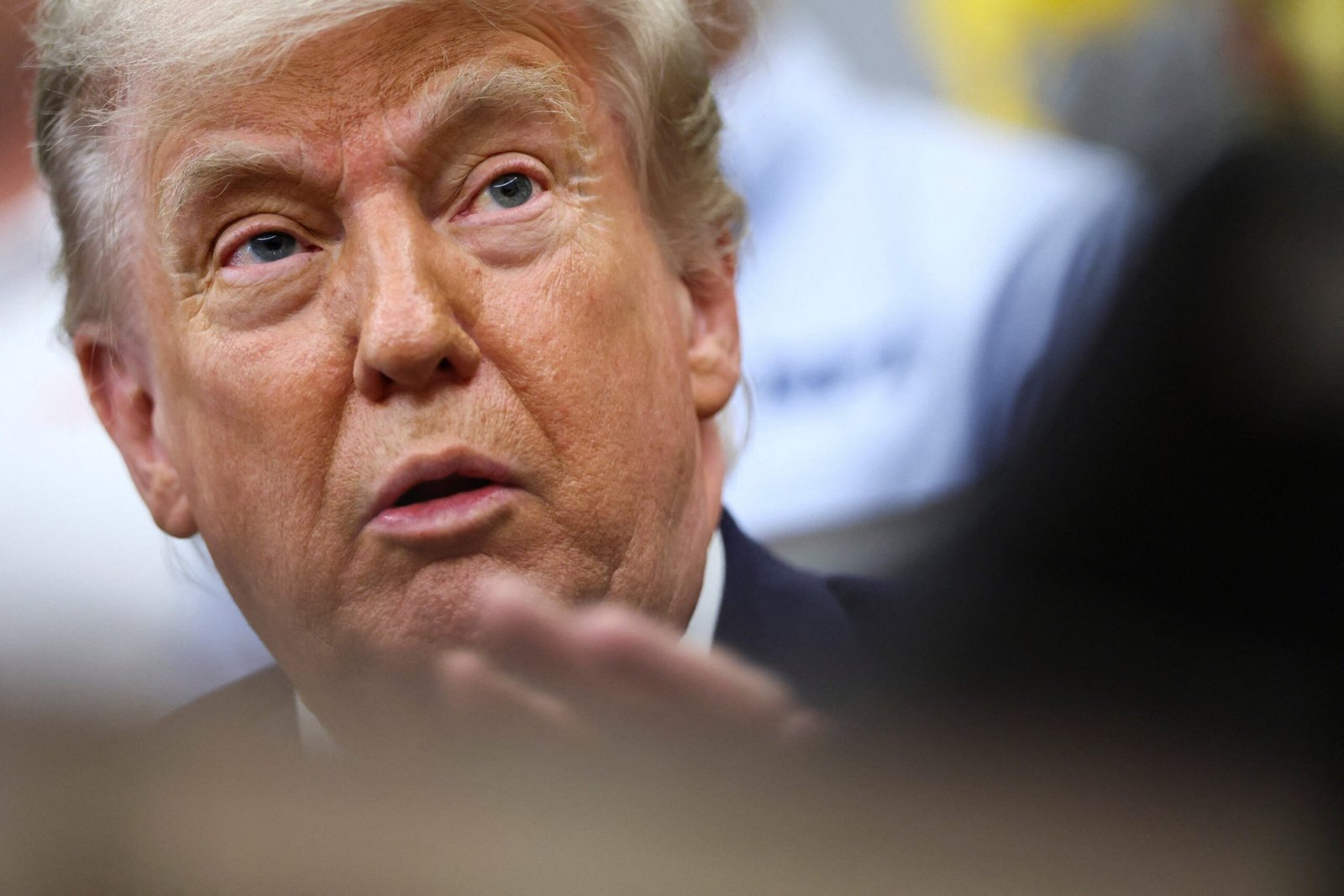 Trump ameaça bombardear usinas e pontes iranianas na próxima semana caso não haja acordo - Imagem do artigo original