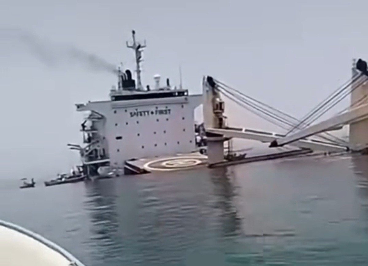 Navio cargueiro Luni naufraga após colisão perto do Estreito de Ormuz - Imagem do artigo
