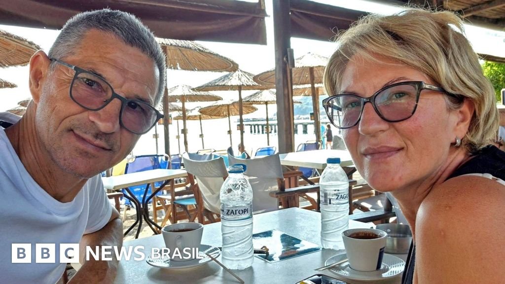 Mulher agarra marido quase sugado por janela em voo da Ryanair e evita tragédia - Imagem do artigo