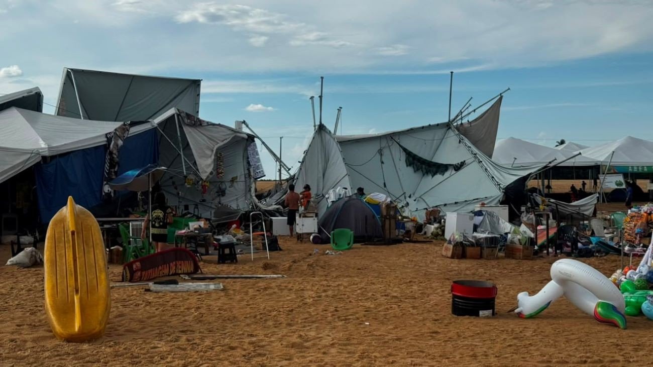 Temporal com ventania derruba barracas e assusta turistas na Praia da Gaivota, em Araguacema - Imagem do artigo