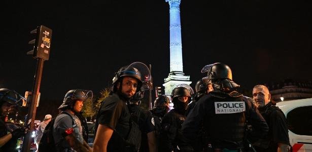 Polícia prende 98 pessoas em Paris após confusão pela eliminação da França na Copa - Imagem do artigo